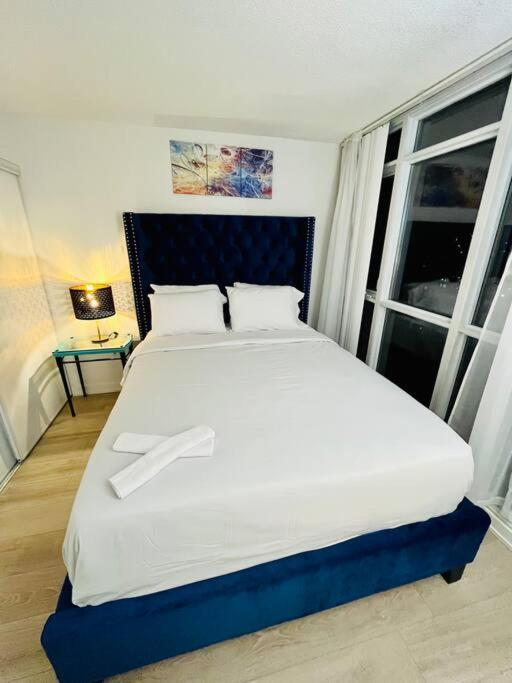 Deluxe Suite Торонто Экстерьер фото